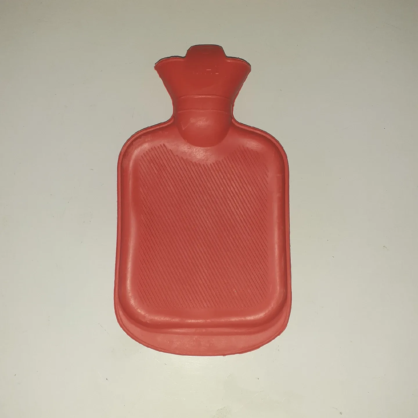 Red Rubber Hot Water Bottle image indicator(2)