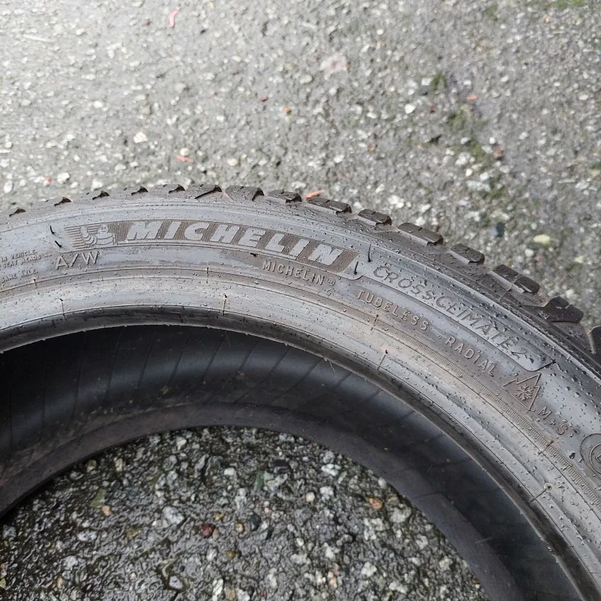 215 45 17 Michelin Cross Climate 2 image indicator(6)