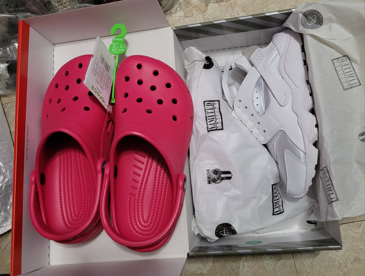 New Women's Nike Air Huarache & Crocs Size 6 - photo 2