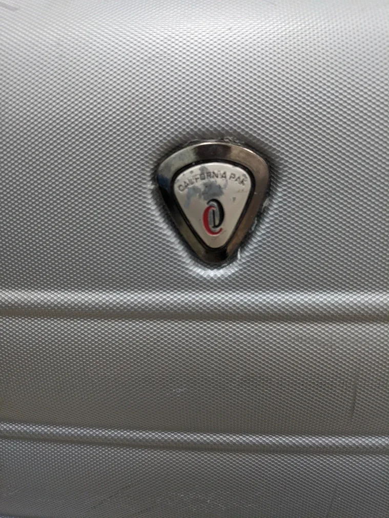 California Pak Carry-on Suitcase image indicator(4)