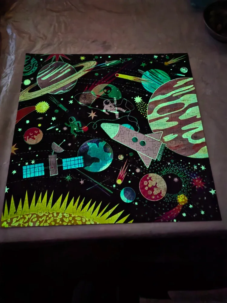 Mudpuppy Glow in the Dark Space Explorers 500 Piece Puzzle image indicator(2)