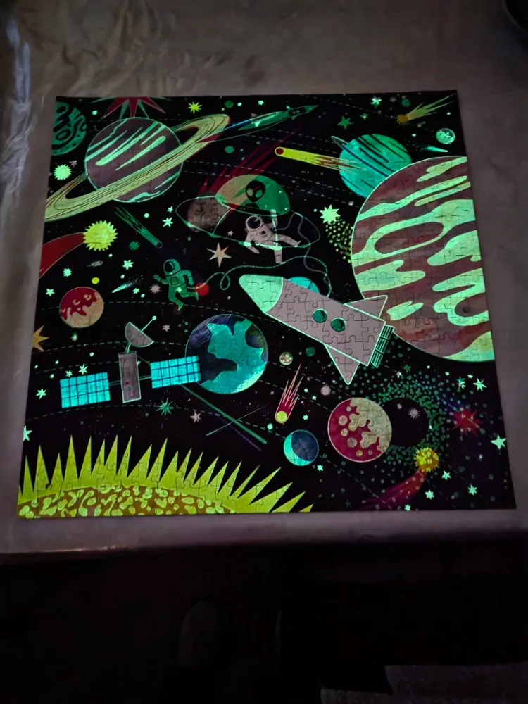 Mudpuppy Glow in the Dark Space Explorers 500 Piece Puzzle image indicator(3)