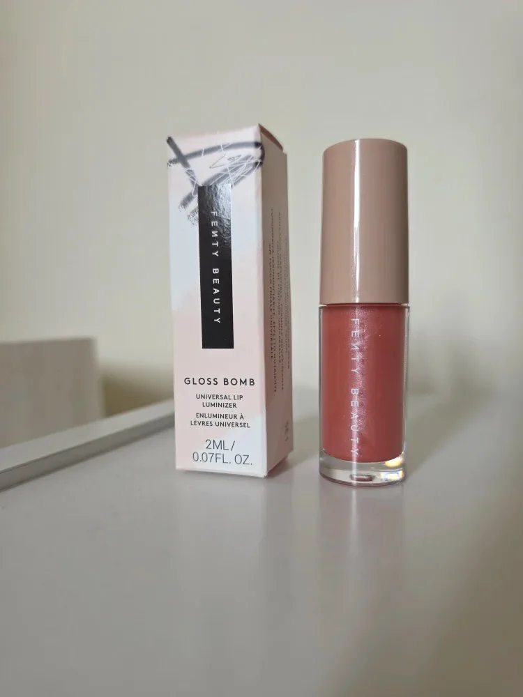 Fenty Beauty Gloss Bomb - Fussy 02 image indicator(2)