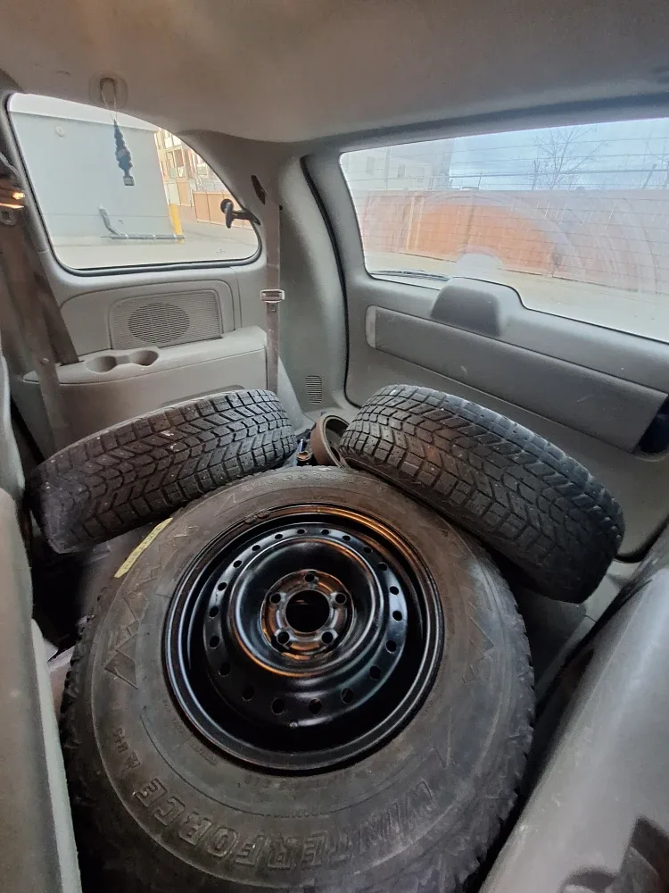 Dodge Grand Caravan with Winter Tires image indicator(4)