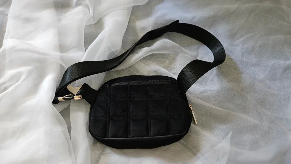 Lululemon Quilted Belt Bag 1L - Black image indicator(2)