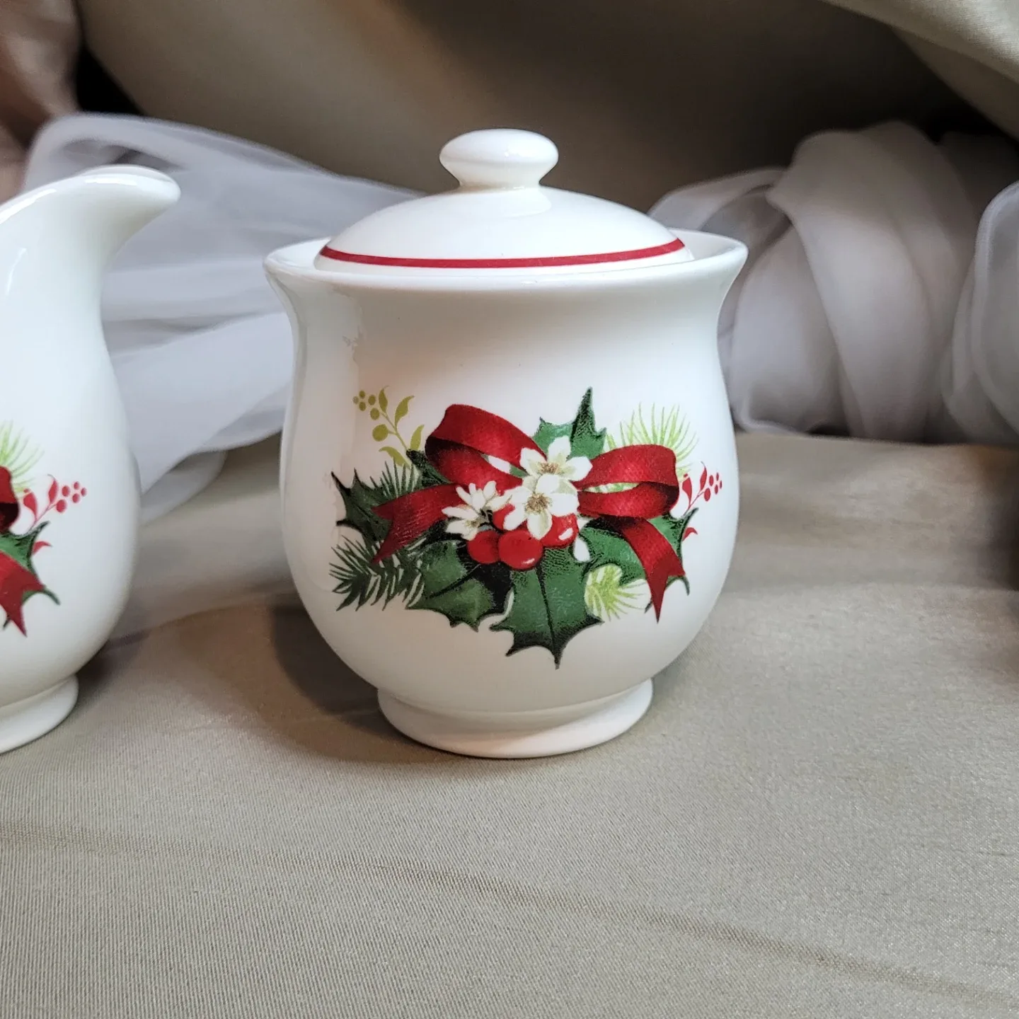 Beautiful Brand New Holiday Christmas Cream & Sugar Set no box image indicator(3)