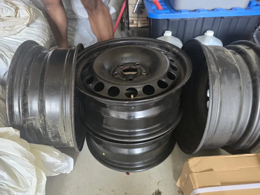 Bridgestone Winter Tire & Steel Rims image indicator(4)