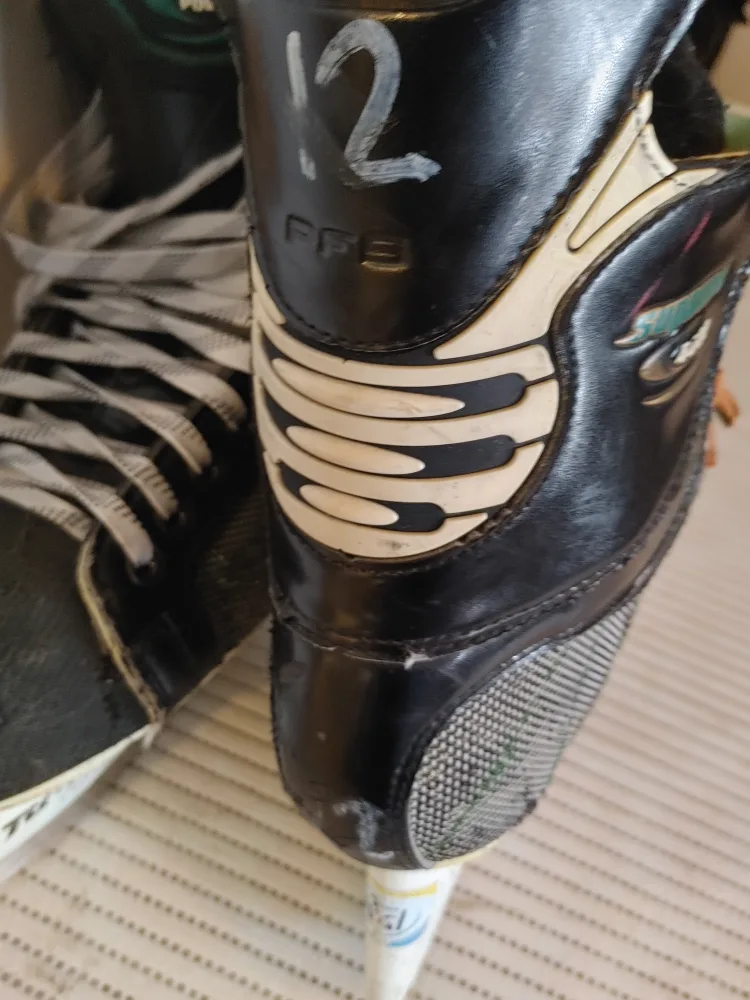 Bauer 4000 Ice Hockey Skates - Size 12 image indicator(4)