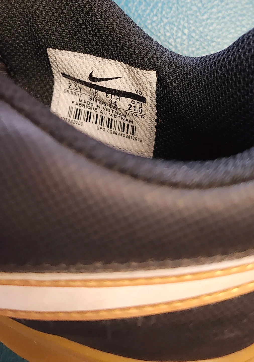 Kids boys Nike TiempoX Indoor Soccer Shoes - Size 2.5Y image indicator(5)