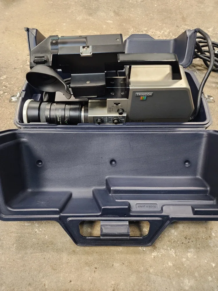 Sony Trinitron HVC-2400 Video Camera image indicator(2)