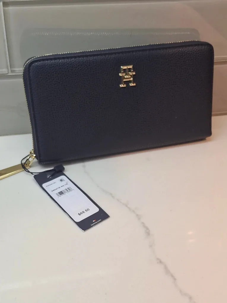 Tommy Hilfiger Wallet - Navy Blue, New with Tags! image indicator(6)