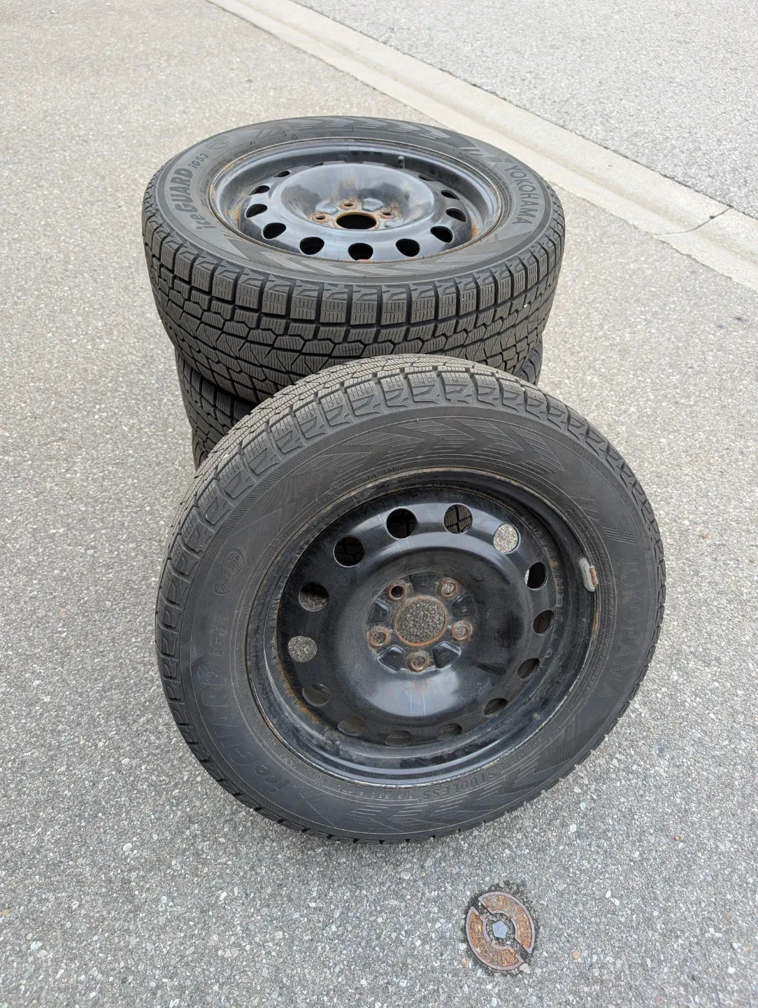 Yokohama IceGuard iG53 Winter Tires on Rims image indicator(3)