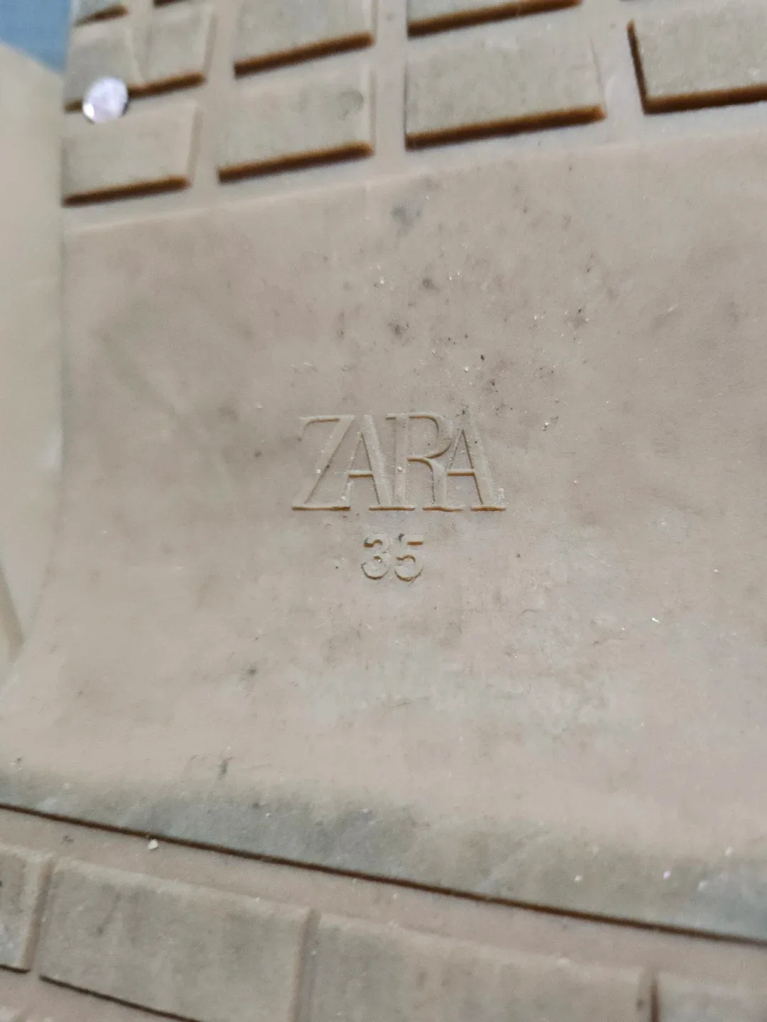 Zara Kids Brown Chelsea Boots - Size 35 image indicator(4)