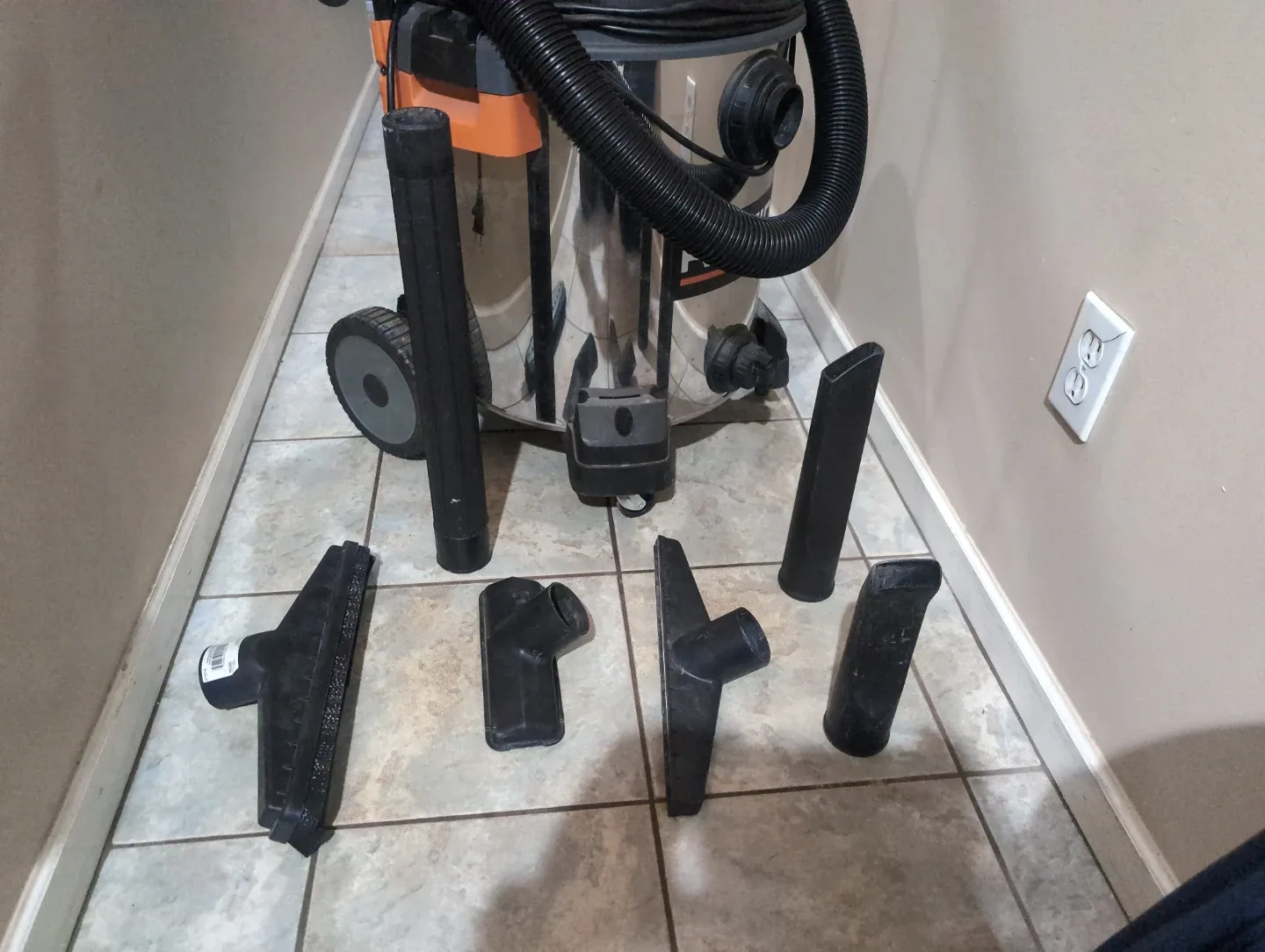 Ridgid 16 Gallon 6.5 Peak HP Wet/Dry Vac image indicator(2)