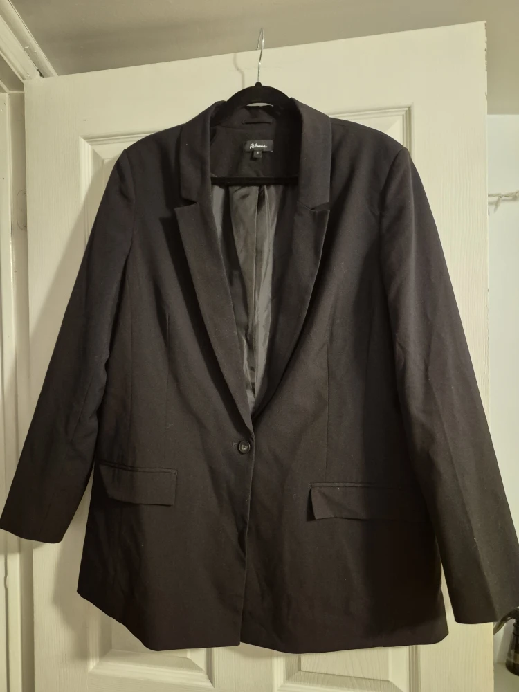 Reitmans Black Blazer - Size 16