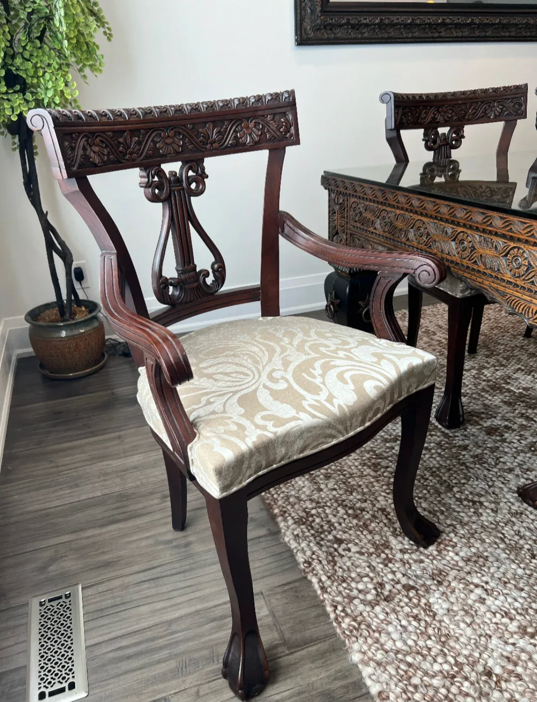 Luxury Hand-Carved Rosewood / Sheesham Dining Set image indicator(2)