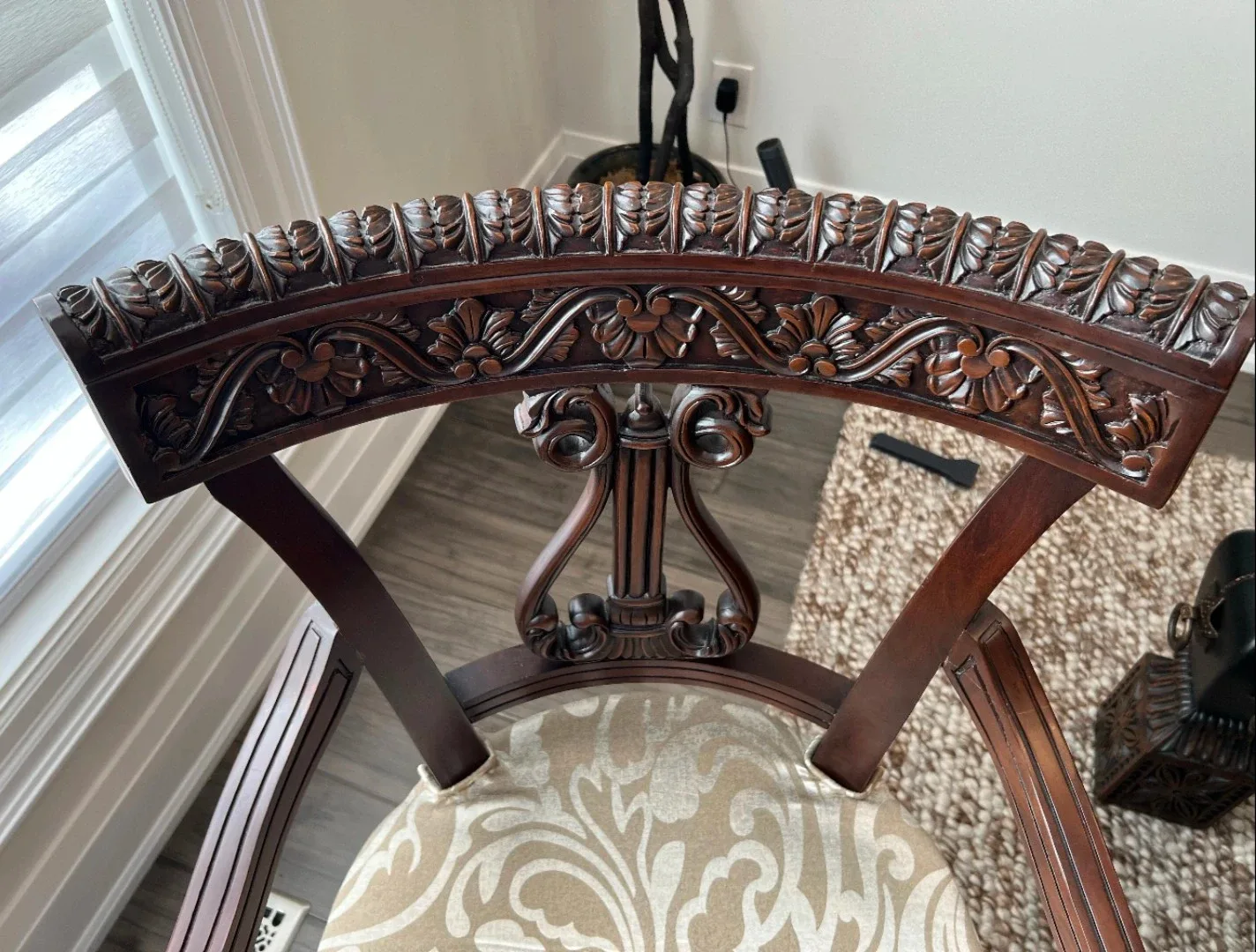 Luxury Hand-Carved Rosewood / Sheesham Dining Set image indicator(5)