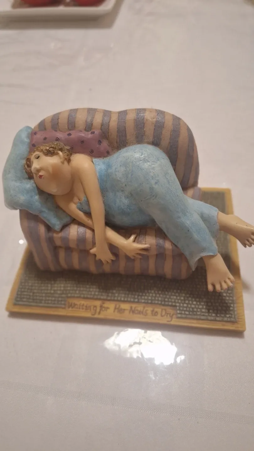 Assorted Home Decor Items image indicator(2)