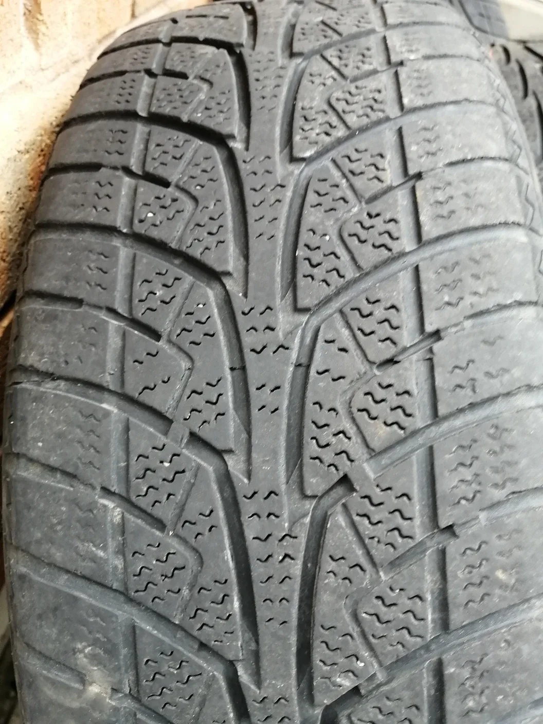 Set of 4 Used Winter Tires image indicator(5)