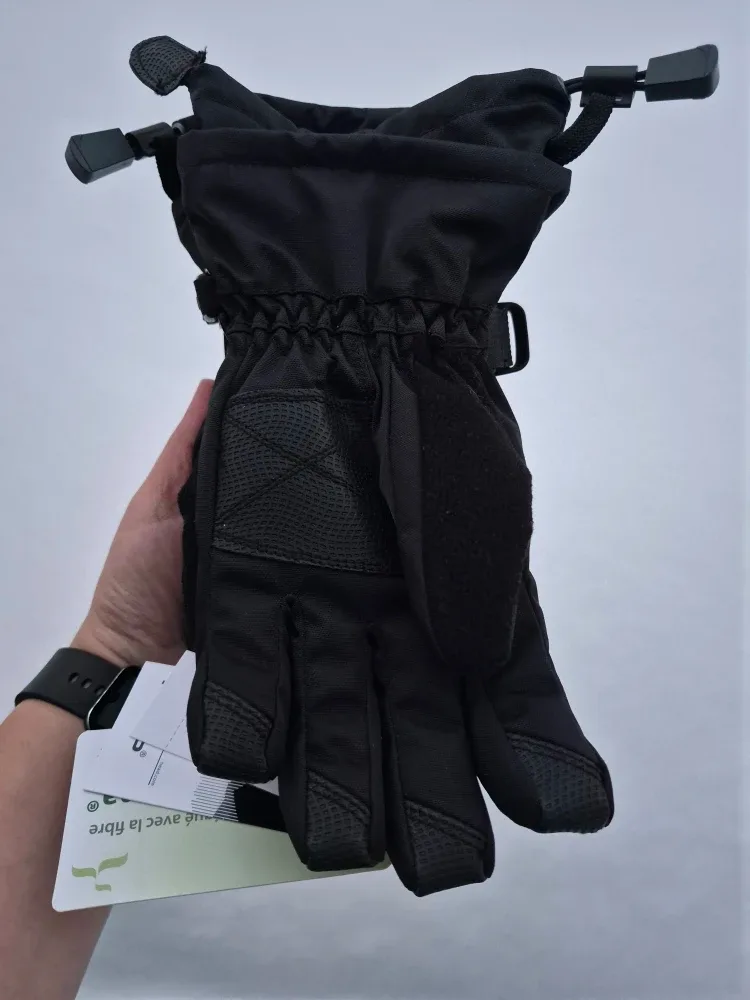 New kids medium sized gloves. Pick up in Kitchener, $20 image indicator(2)