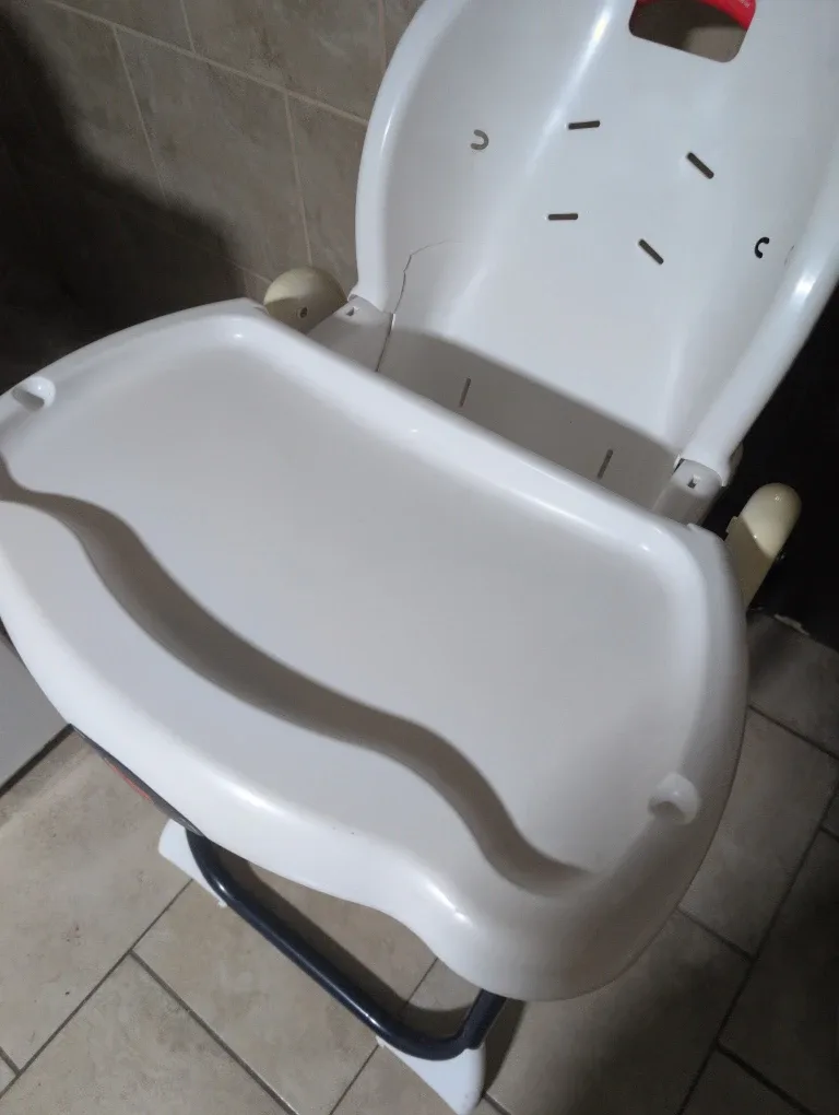 Fisher-Price Adjustable Height High Chair image indicator(8)