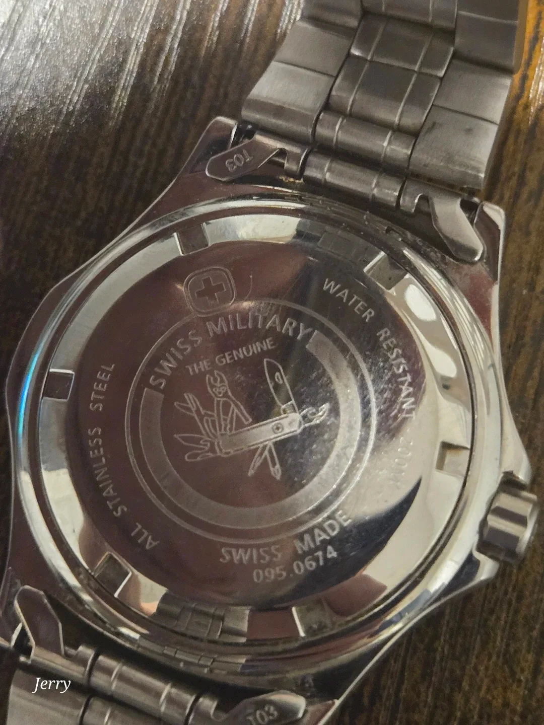 Swiss Military 200M Watch image indicator(2)