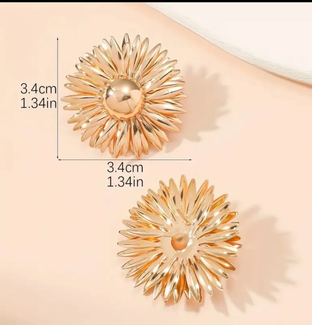 Gold Sunflower Earrings image indicator(2)