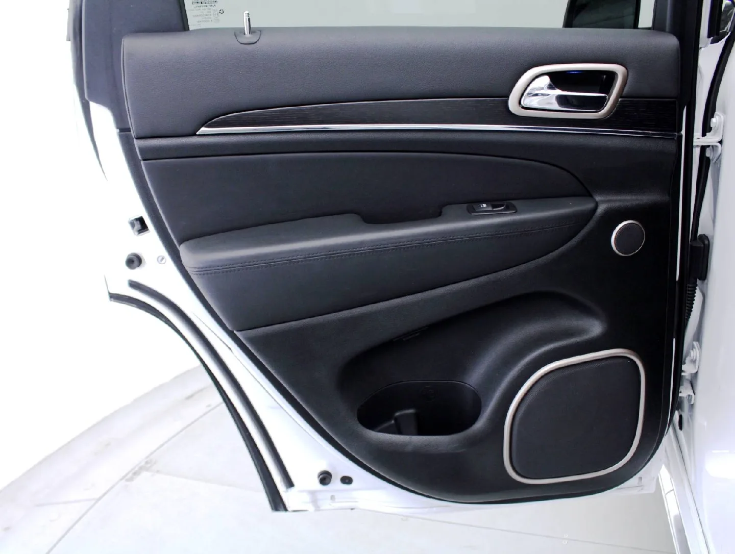 Jeep Grand Cherokee /Summit 2015 image indicator(6)