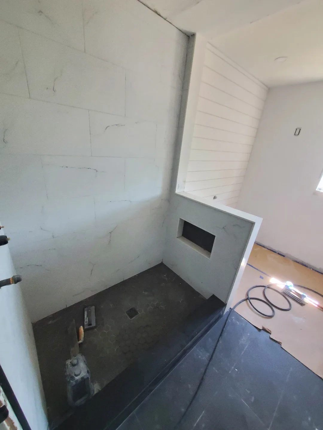 Indoor and outdoor renovations image indicator(2)