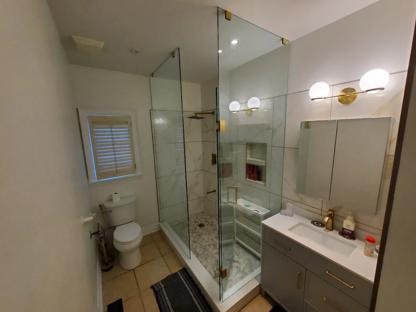 Indoor and outdoor renovations image indicator(9)