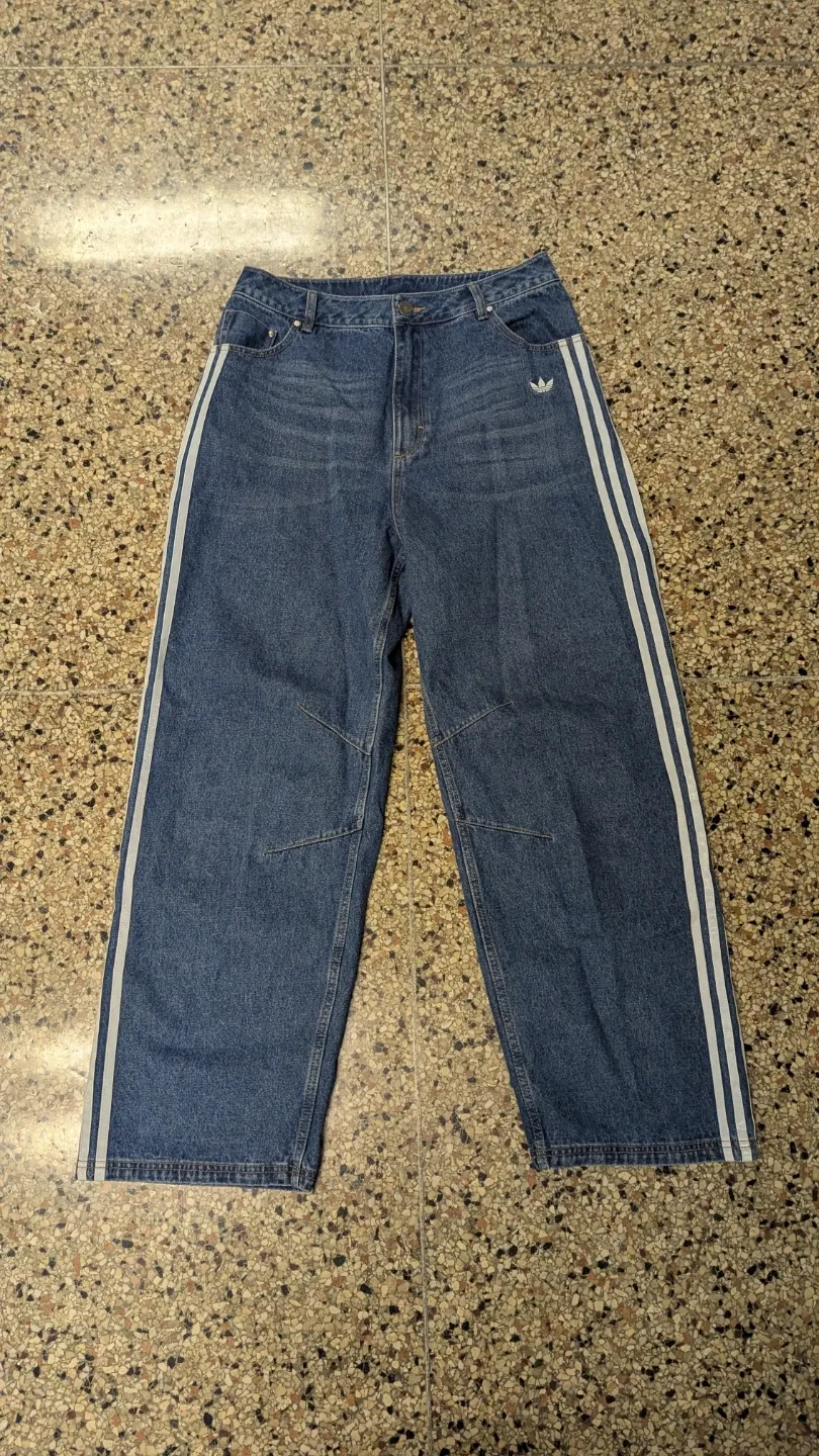 Adidas GFX baggy jeans