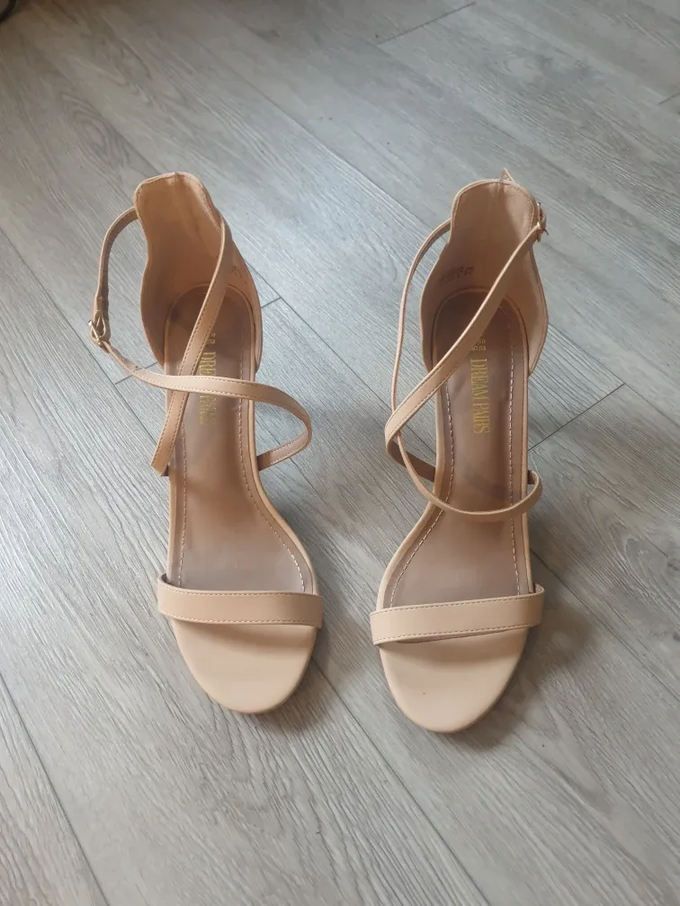 DREAM PAIRS Nude Heels