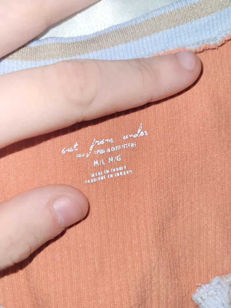 Out From Under Top - Size M/L image indicator(2)