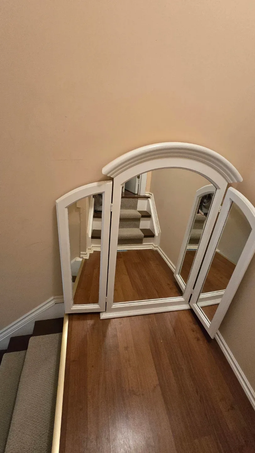 White Tri-Panel Wall Mirror image indicator(2)