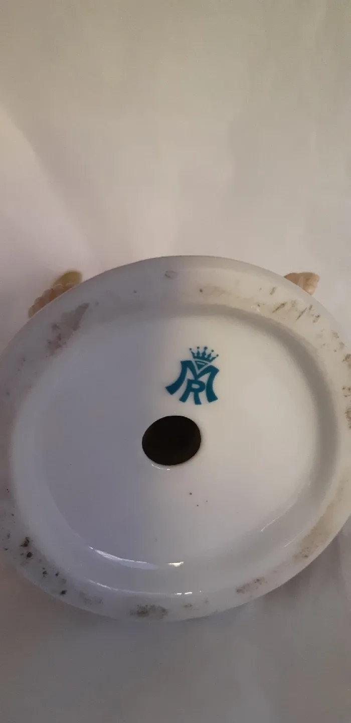 2 Unique Figurines image indicator(3)