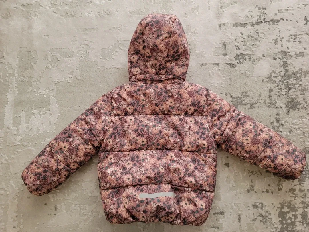 H&M Floral Puffer Jacket, Size 4-6Y image indicator(2)