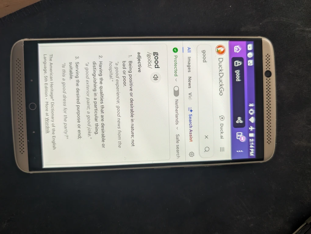 ZTE Axon Phone - photo 2