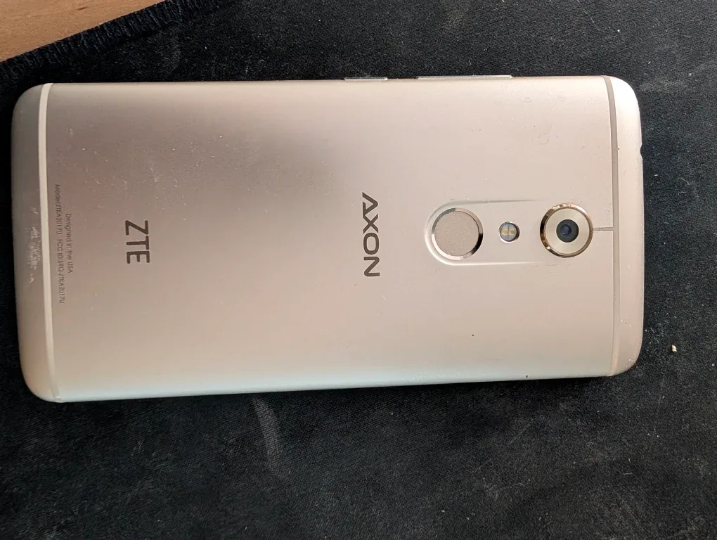 ZTE Axon Phone image indicator(3)