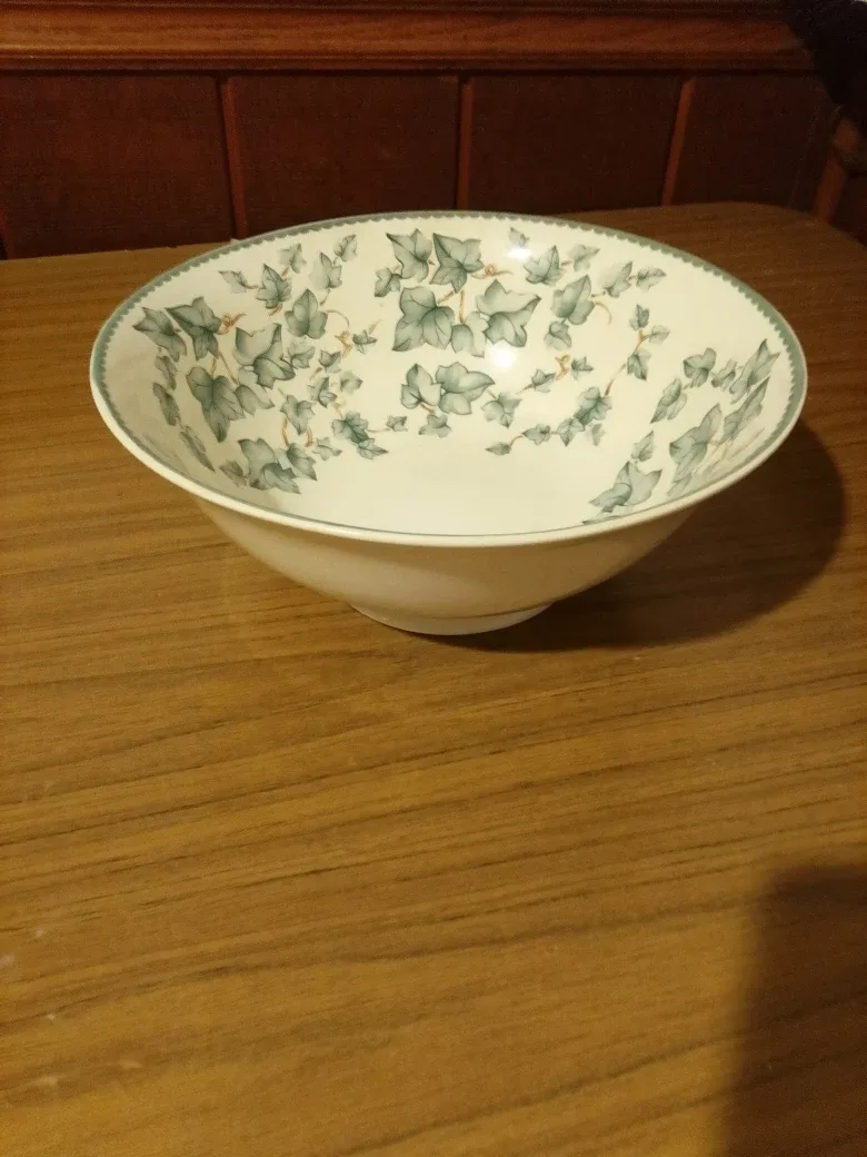 Floral Patterned Serving Bowl image indicator(4)