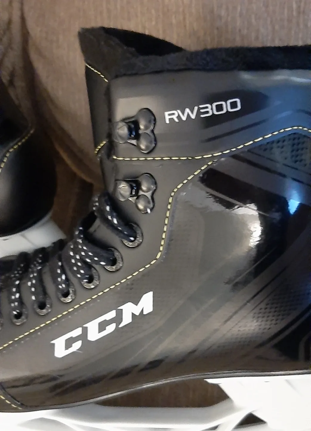 New! Mens Size 10 CCM RW300 Ice Skates with Guards-$60 image indicator(5)