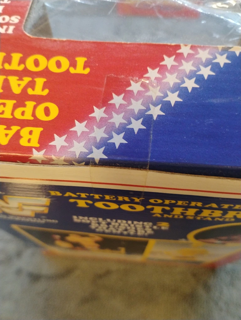 WWF Hulk Hogan Talking Toothbrush & Stand - photo 4