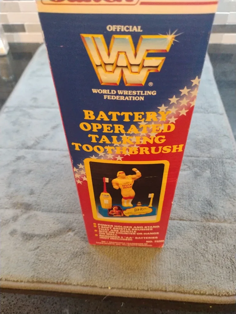 WWF Hulk Hogan Talking Toothbrush & Stand image indicator(5)