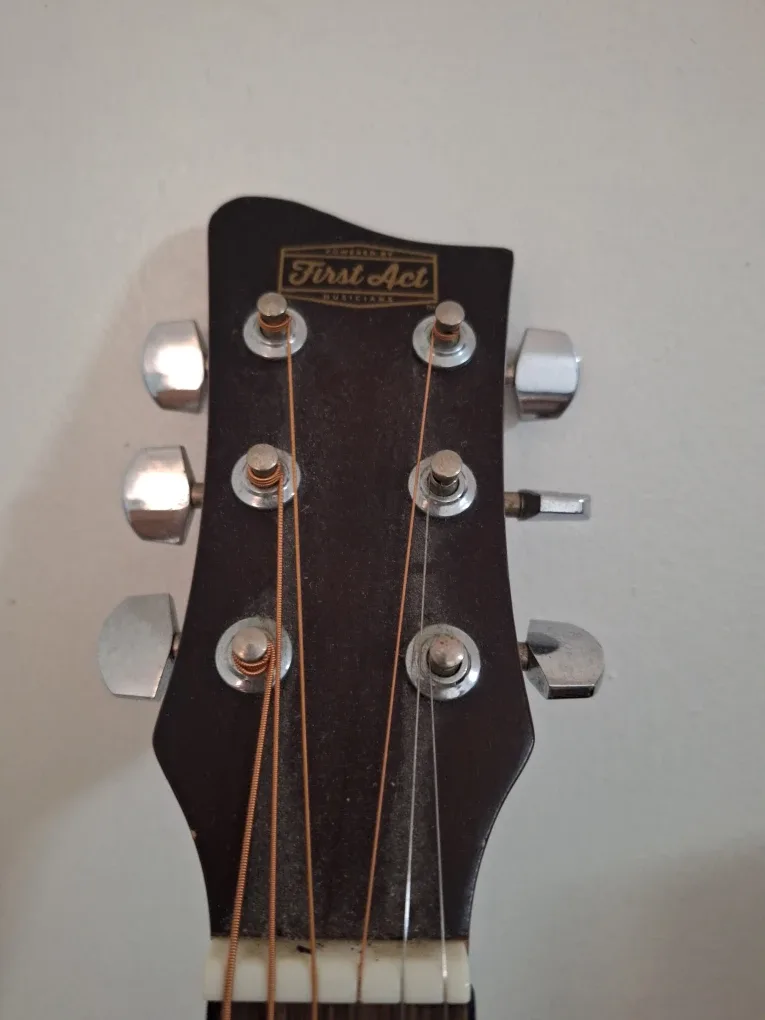 First Act Acoustic Guitar image indicator(2)