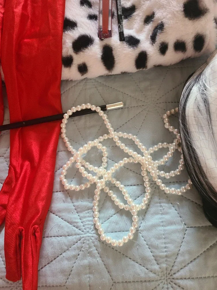 Cruella Deville Costume Set image indicator(3)