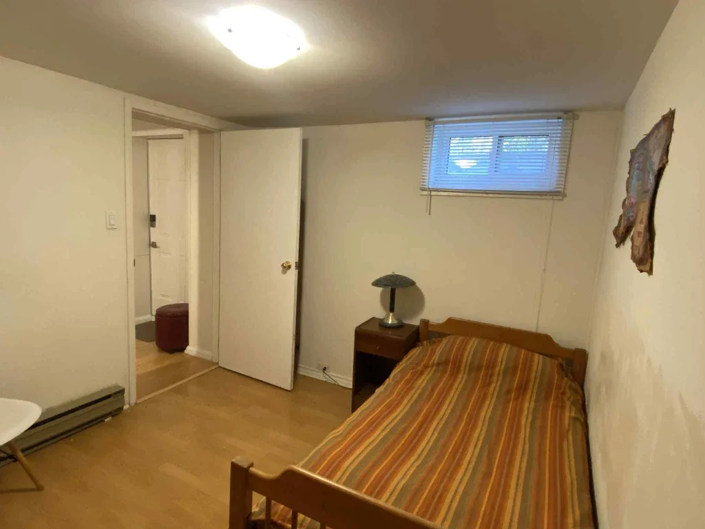 one month - furnished bdrm+ bath, sep entrance, by M.Garron Hosp