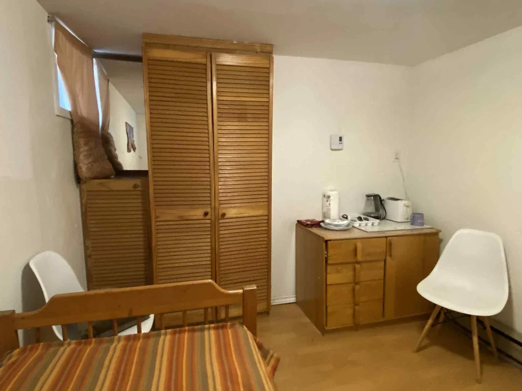 one month - furnished bdrm+ bath, sep entrance, by M.Garron Hosp image indicator(2)