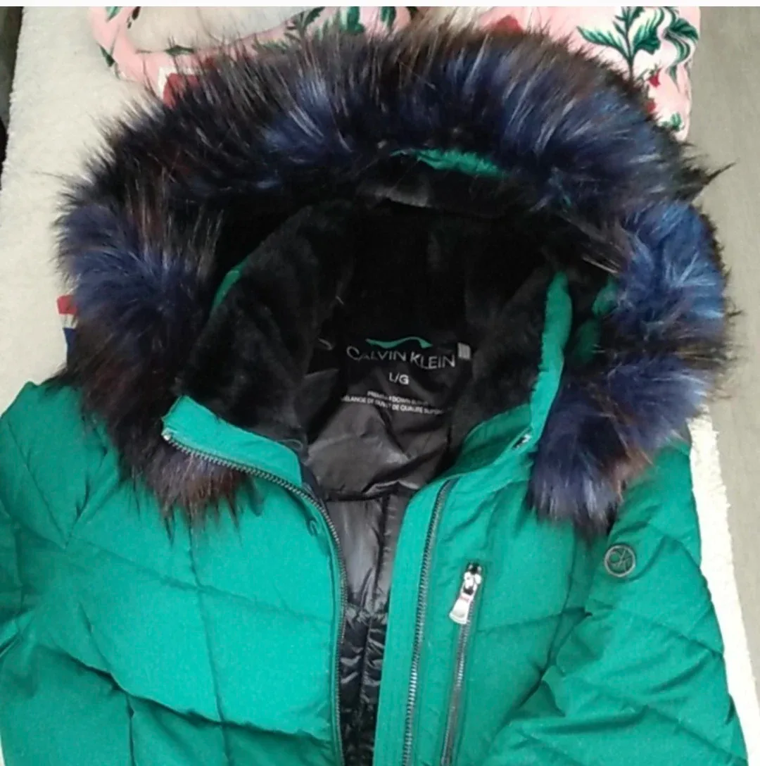 Ladies  green emerald Calvin Klein  puffer jacket image indicator(10)