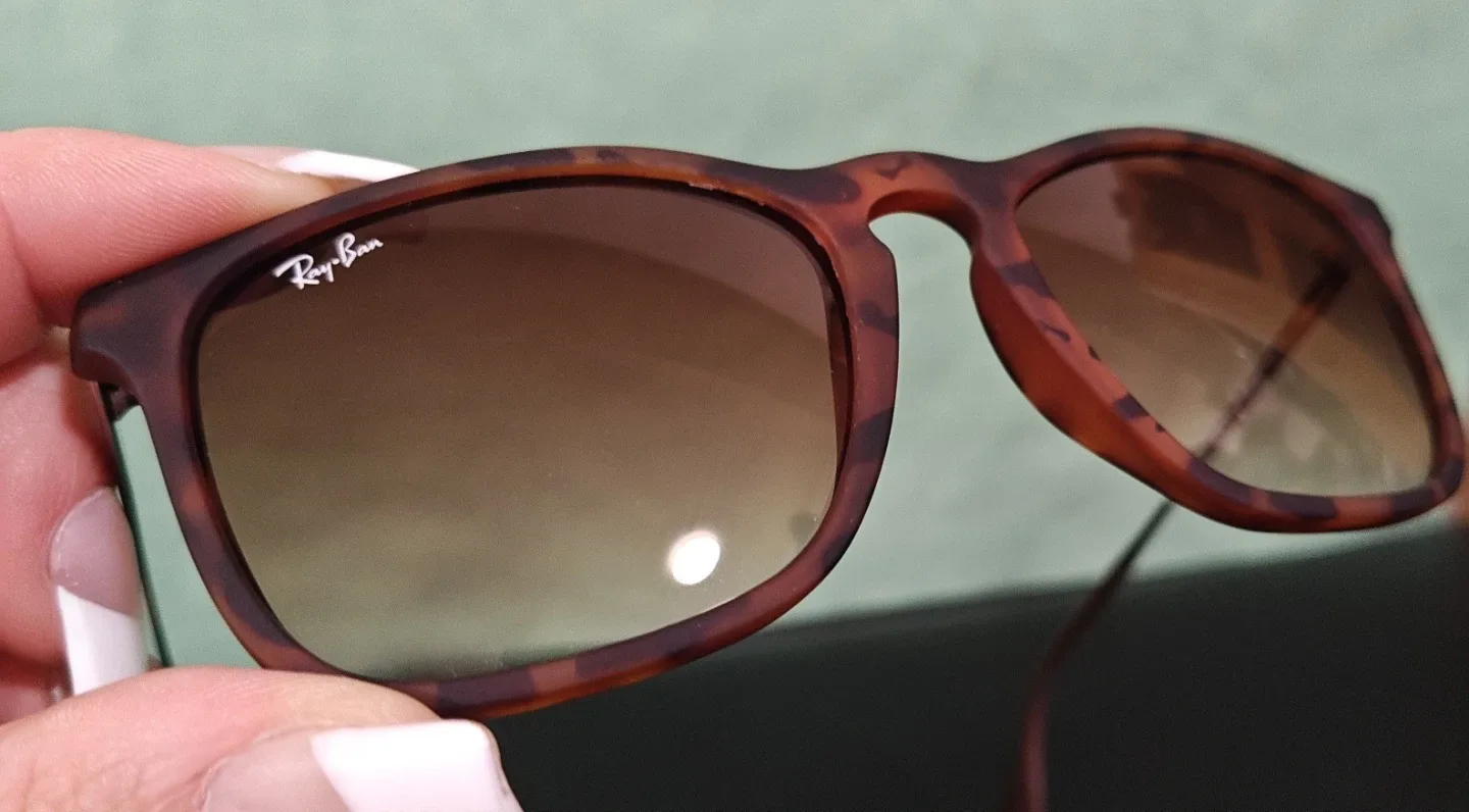 NEW Authentic Ray-Ban Sunglasses & Case image indicator(5)