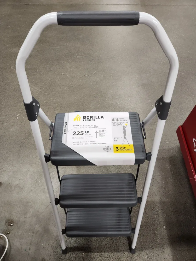 Gorilla Ladders 3-Step Compact Stool image indicator(2)
