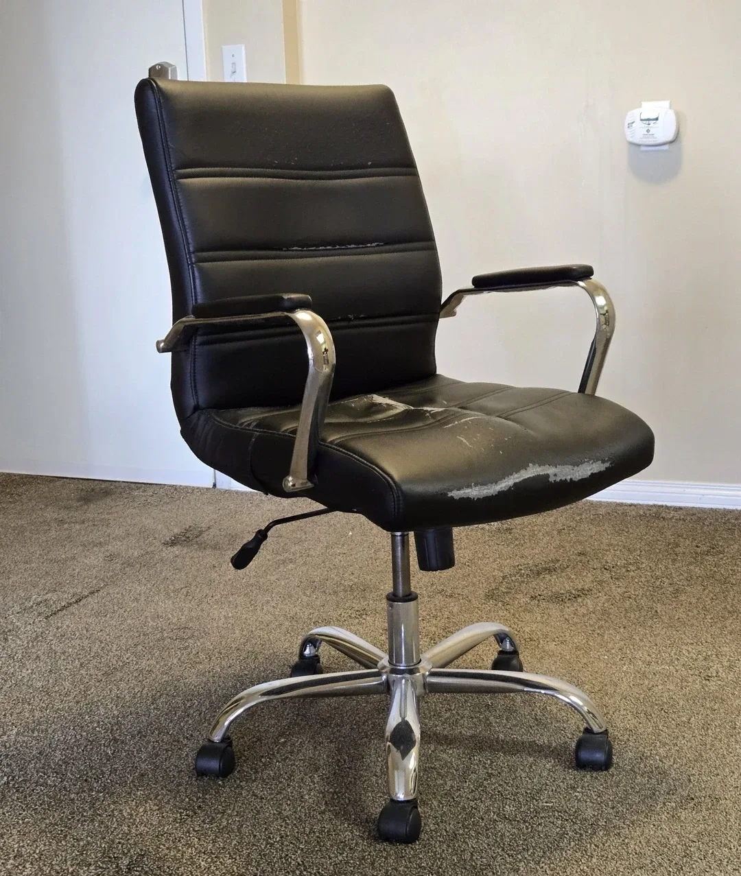 Swivel Office Chair - FREE (Adjustable)